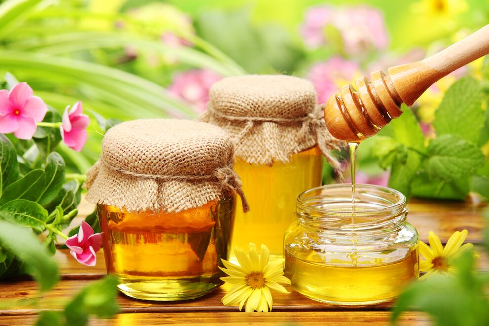 Honey is a popular anthelmintic remedy that eliminates parasites in adults and children. 